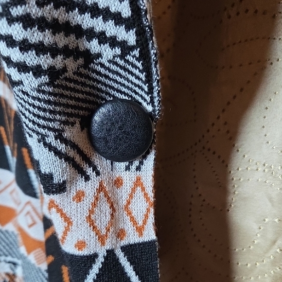 Joseph Black and White Chevron Poncho - Picture 4 of 6